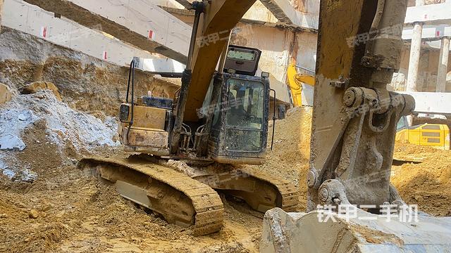 驾驶室顶部（整机外观）