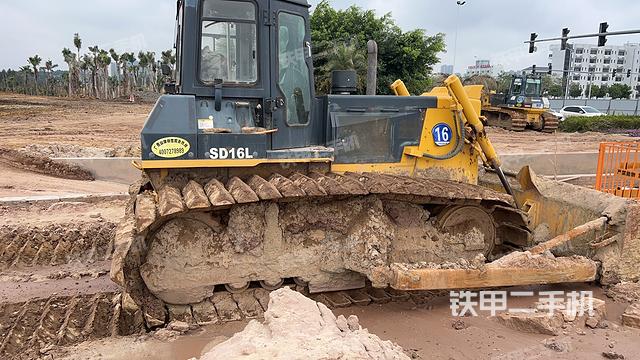 整機右側(cè)（設(shè)備外觀及核心部件）