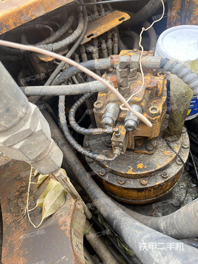 回转马达和主控阀（整机外观）