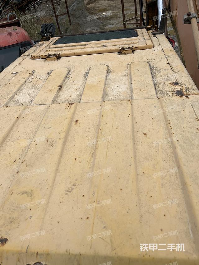 驾驶室顶部（整机外观）