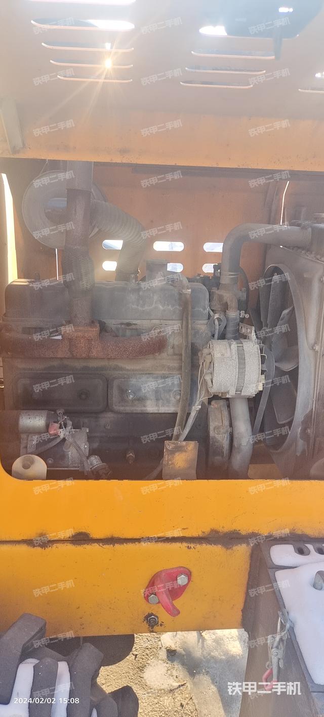 发动机左侧（整机外观及大件）