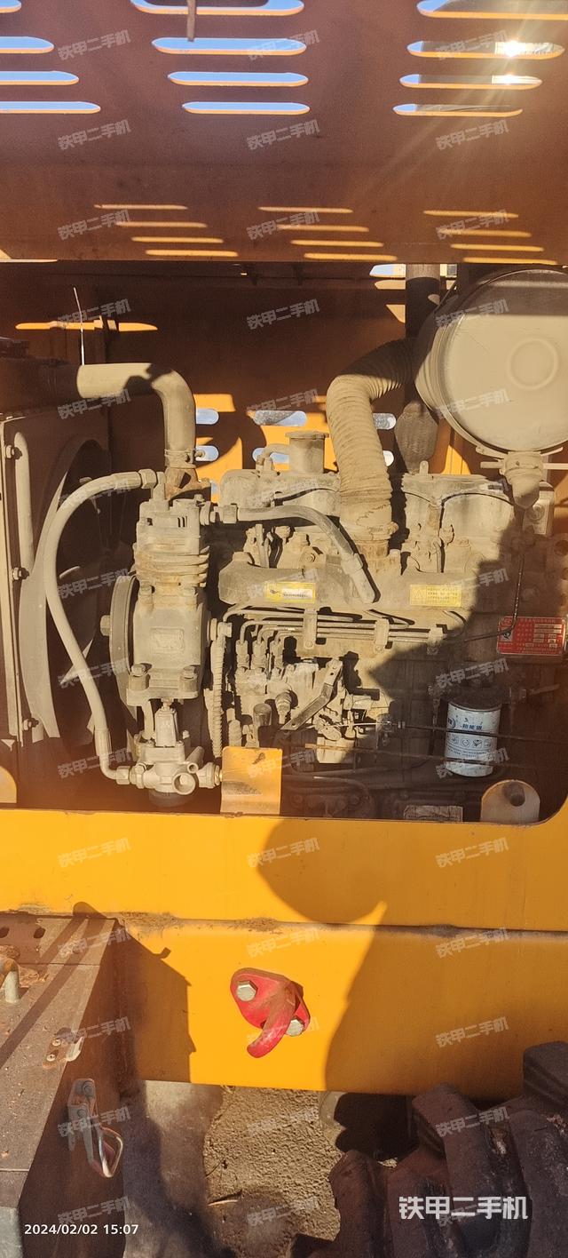 发动机右侧（整机外观及大件）