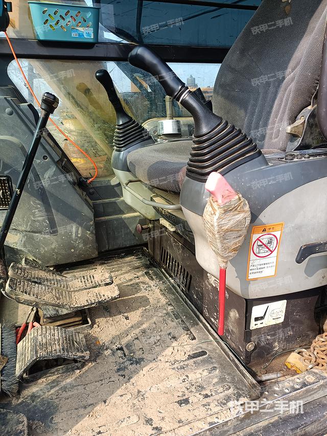 驾驶室整体（整机外观）