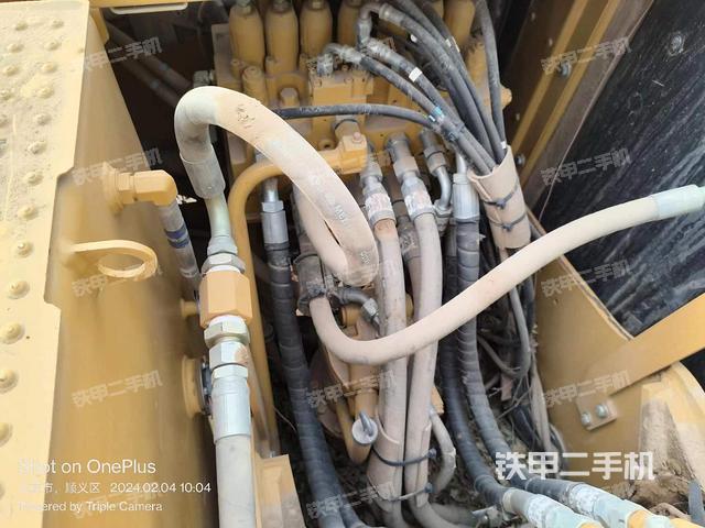 回转马达和主控阀（整机外观）