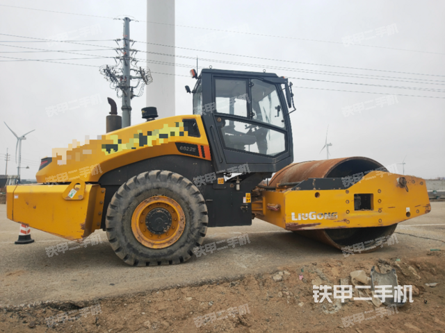 整机右侧（设备外观及核心部件）