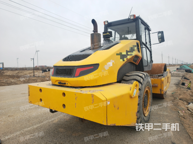 整机右后45°（设备外观及核心部件）