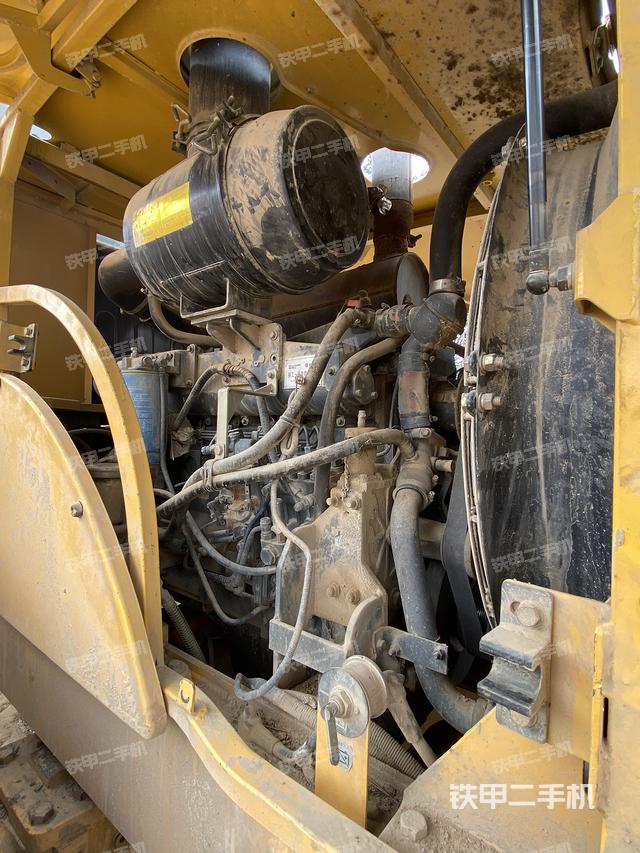 发动机左侧（整机外观及大件）