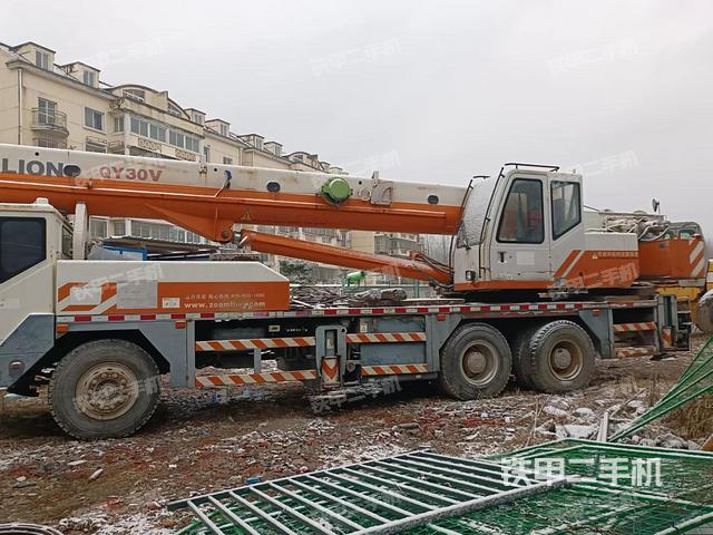 整机右侧（设备外观及核心部件）