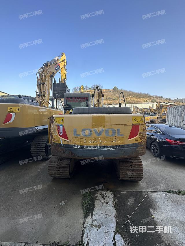 回转马达和主控阀（整机外观）