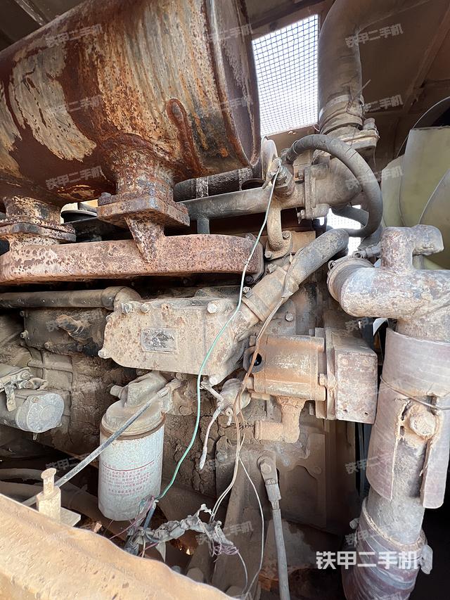 发动机左侧（整机外观及大件）