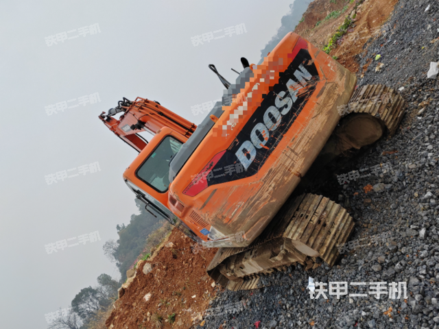 驾驶室顶部（整机外观）