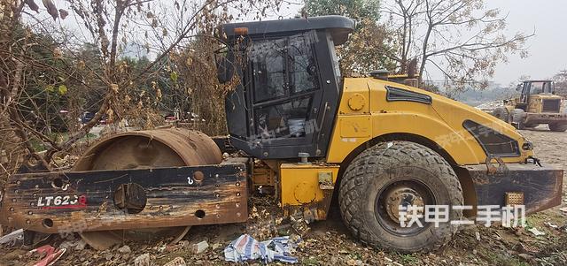 整机左侧（设备外观及核心部件）