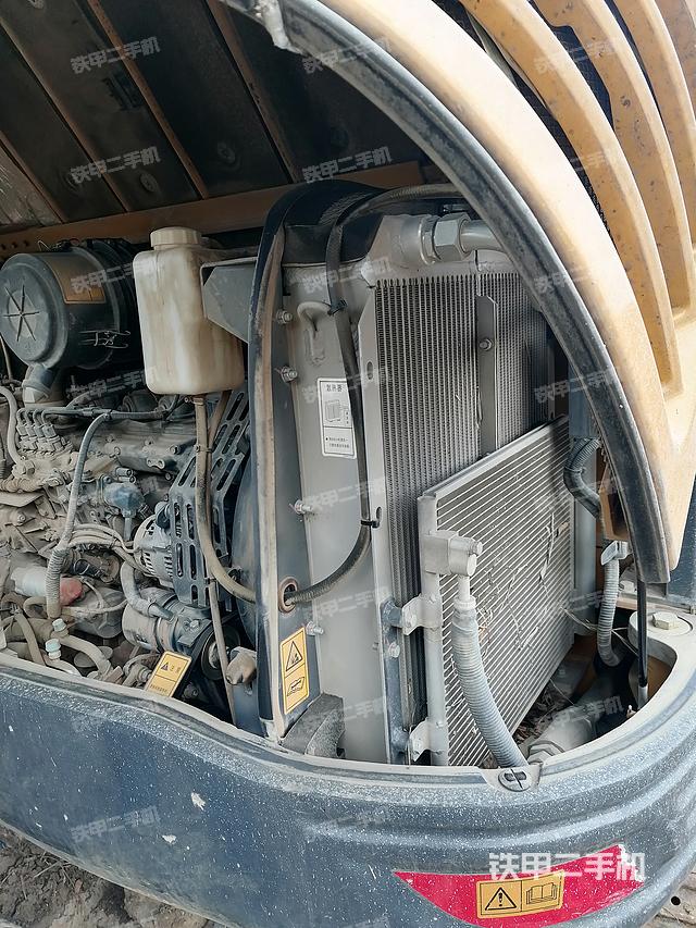 回转马达和主控阀（整机外观）