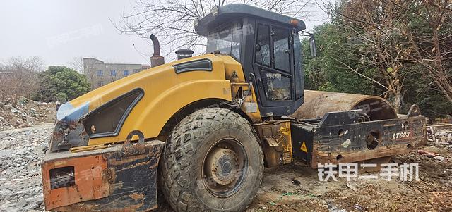 整机右后45°（设备外观及核心部件）