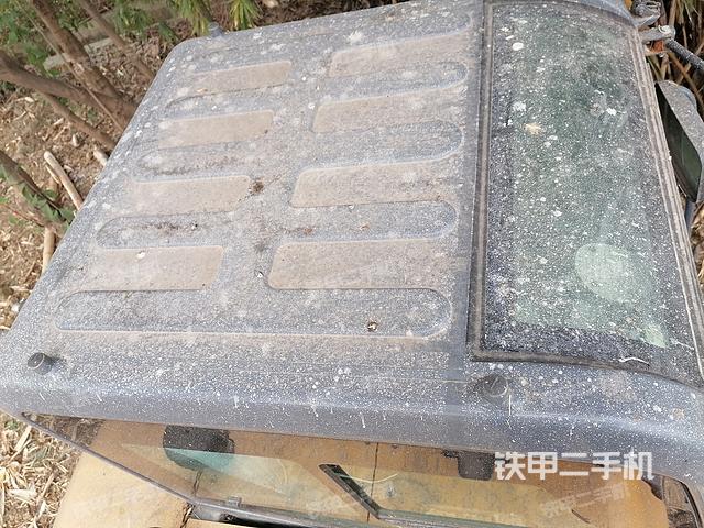 驾驶室顶部（整机外观）