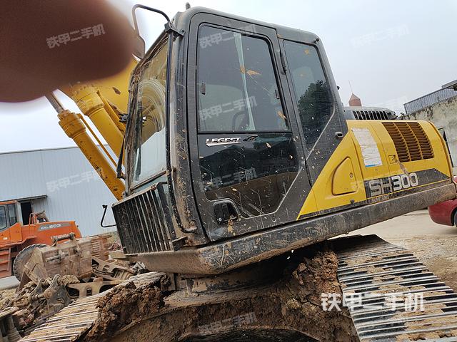 驾驶室整体（整机外观）