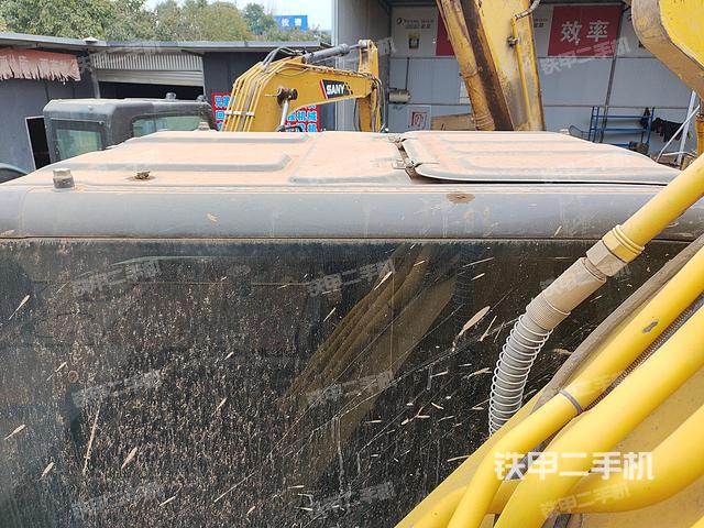 驾驶室顶部（整机外观）