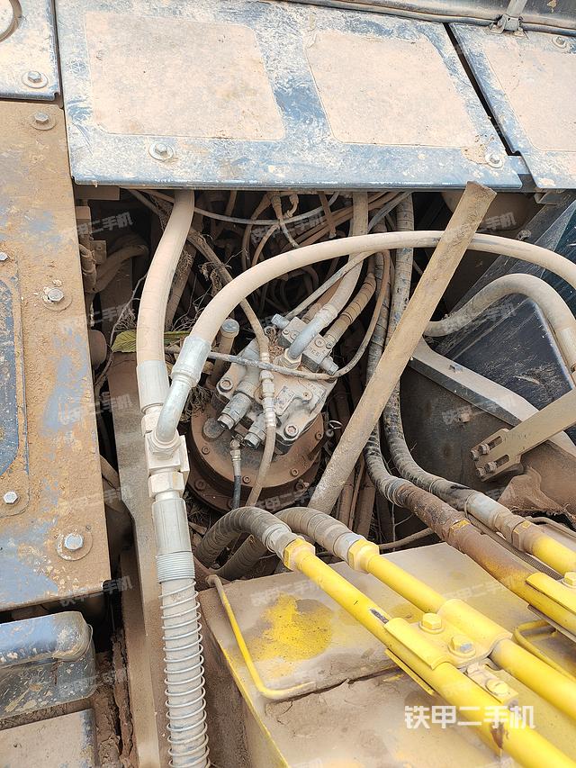 回转马达和主控阀（整机外观）