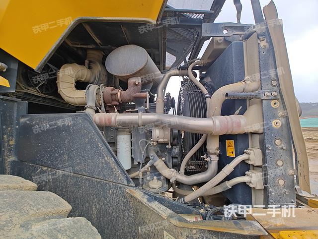 发动机左侧（整机外观及大件）