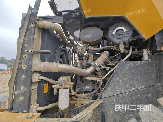 发动机右侧（整机外观及大件）