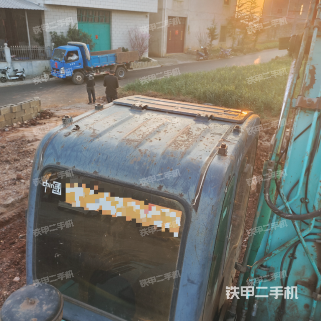 驾驶室顶部（整机外观）