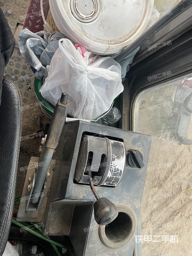 驾驶室操作台（设备外观及核心部件）