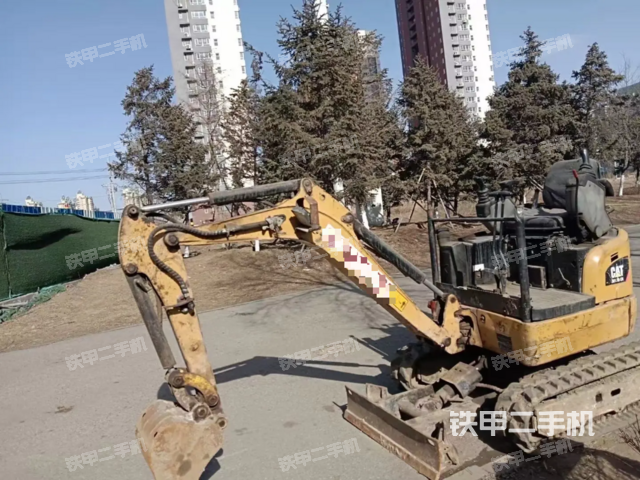 驾驶室顶部（整机外观）