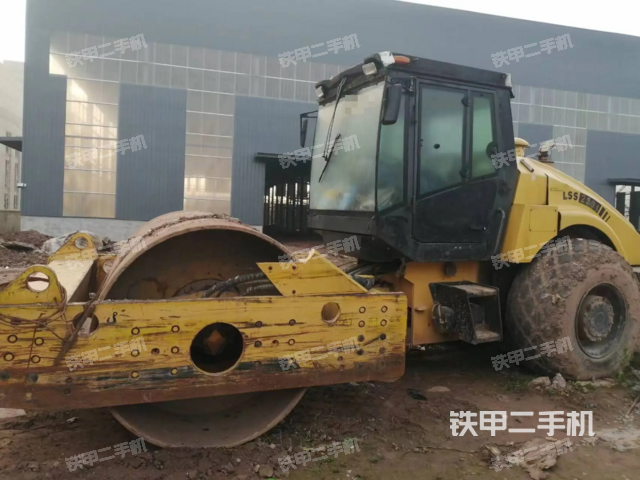 整机右后45°（设备外观及核心部件）