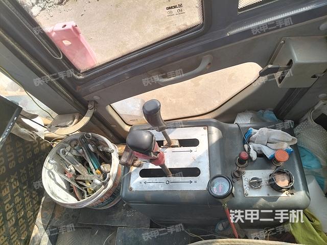 驾驶室操作台（设备外观及核心部件）