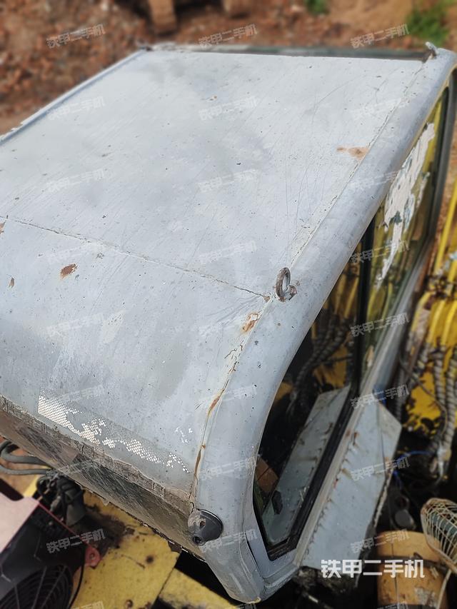 驾驶室顶部（整机外观）