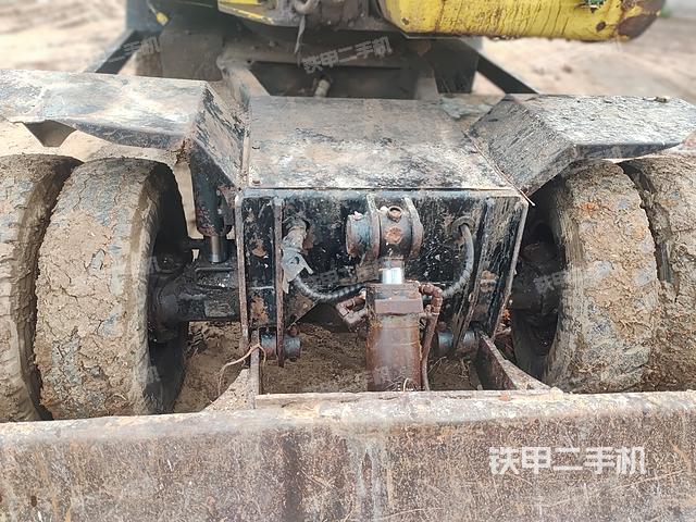 回转马达和主控阀（整机外观）