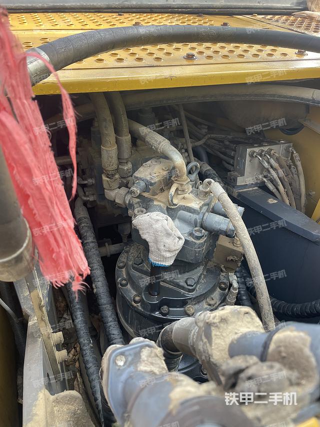 回转马达和主控阀（整机外观）