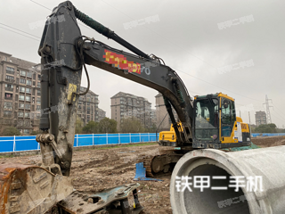 上海沃尔沃EC210B挖掘机实拍图片