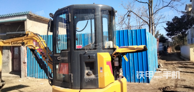 驾驶室整体（整机外观）