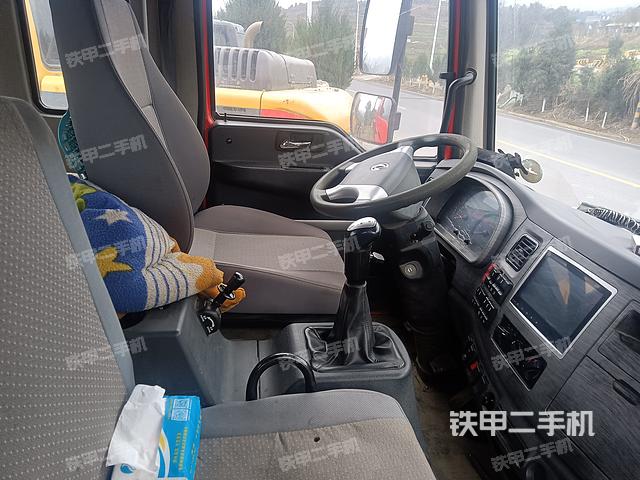 驾驶室操作台（设备外观及核心部件）