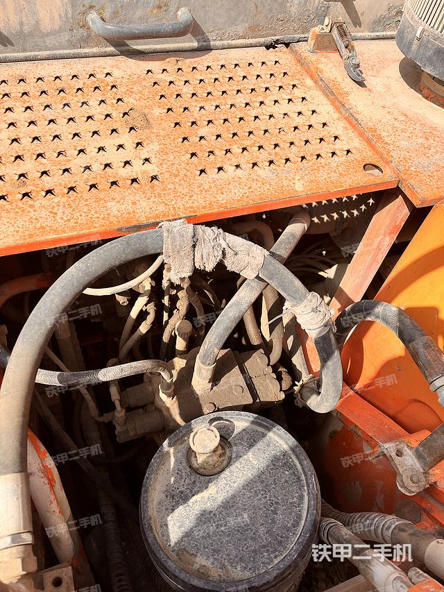 回转马达和主控阀（整机外观）