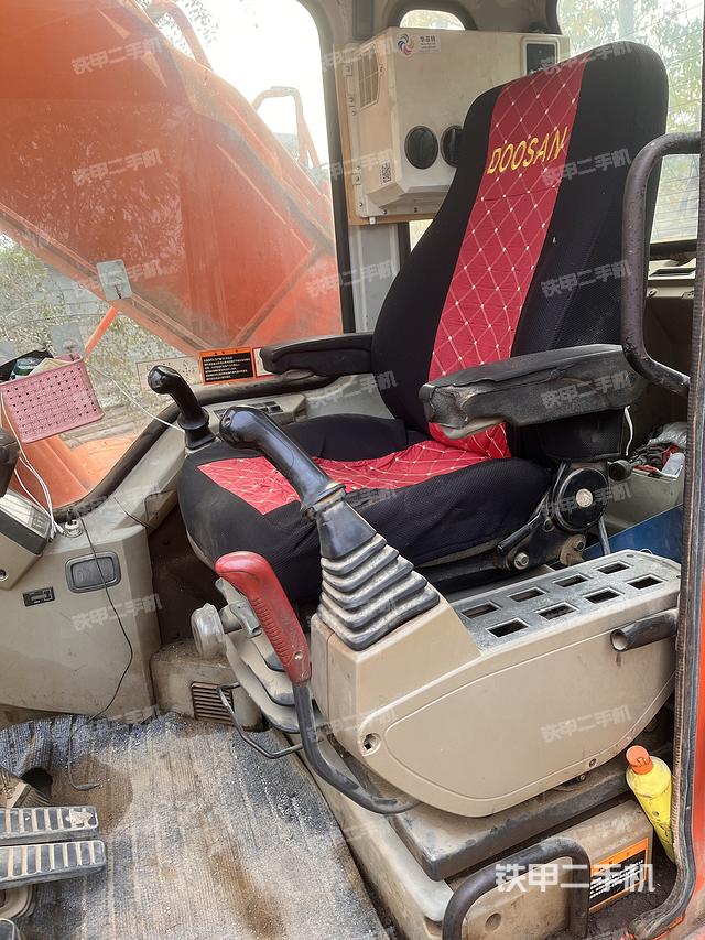 驾驶室整体（整机外观）