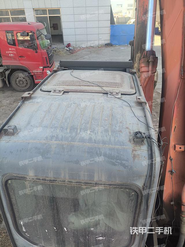 驾驶室顶部（整机外观）