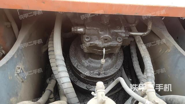 回转马达和主控阀（整机外观）