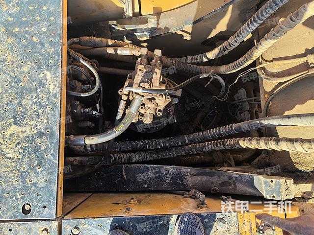 回转马达和主控阀（整机外观）