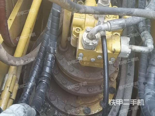 回转马达和主控阀（整机外观）