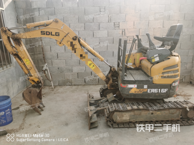 回转马达和主控阀（整机外观）