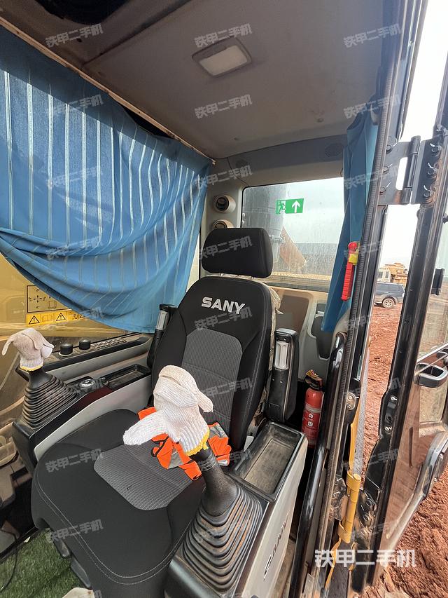 驾驶室整体（整机外观）