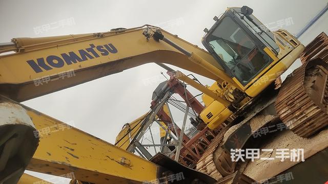 小松PC220-8M0挖掘機