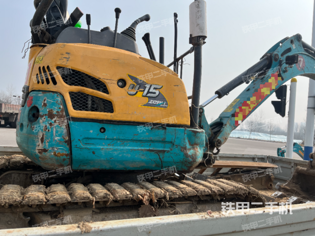 回转马达和主控阀（整机外观）