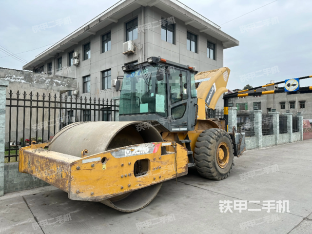 整机右侧（设备外观及核心部件）