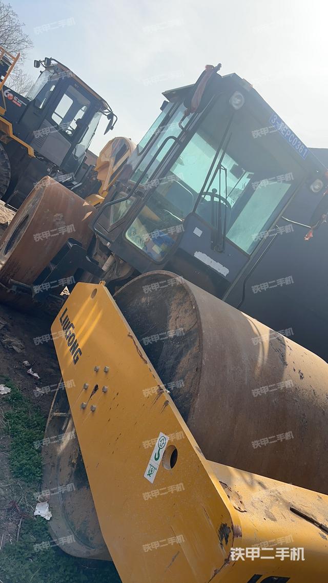 整机右侧（设备外观及核心部件）