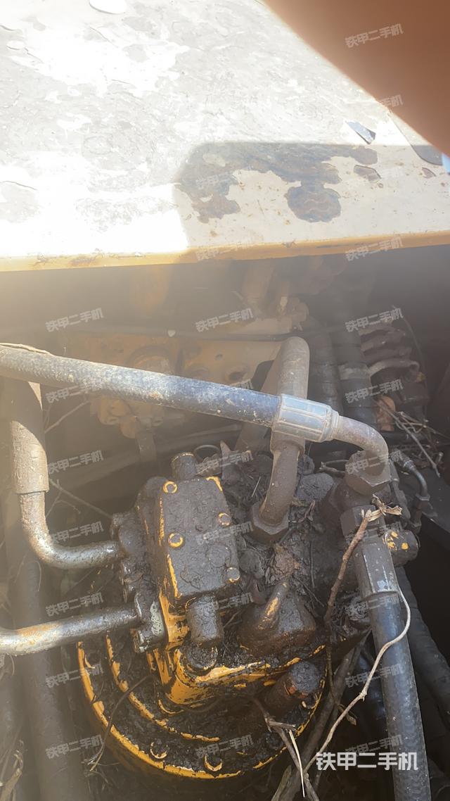 回转马达和主控阀（整机外观）