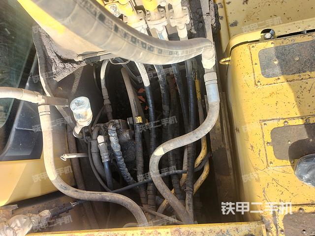 回转马达和主控阀（整机外观）