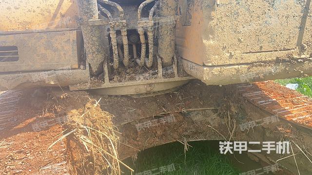 驾驶室顶部（整机外观）